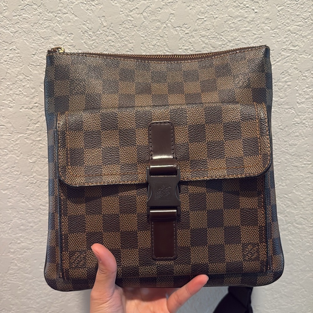 Louis Vuitton Melville LV Crossbody Brown Damier Bag - Picture 4 of 15